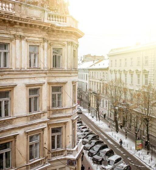 اتاق استاندارد با بالکن, Jam Hotel Hnatyuka