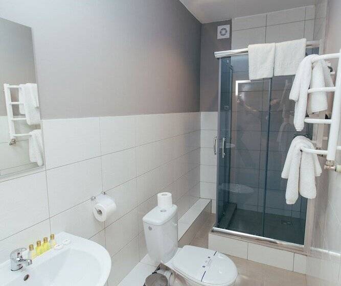 اتاق استاندارد با بالکن, Jam Hotel Hnatyuka