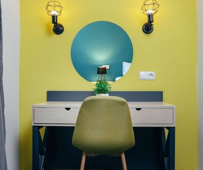 اتاق استاندارد با بالکن, Jam Hotel Hnatyuka