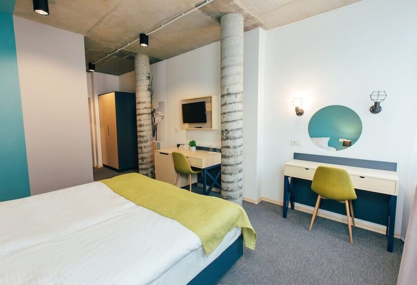 اتاق استاندارد با بالکن, Jam Hotel Hnatyuka