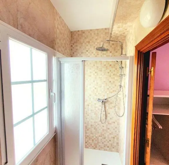 オーシャンビューデラックスルームバルコニー付き, Hostal Cachiño