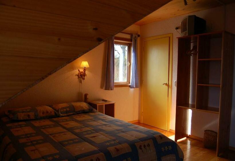 Triple Room Sea View, Hostal Mundo Nuevo