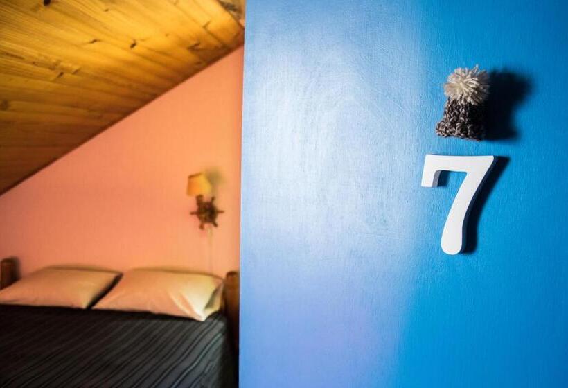 Triple Room Sea View, Hostal Mundo Nuevo