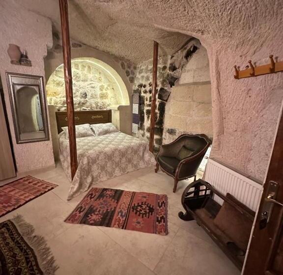 سوییت لوکس, Aurora Cave