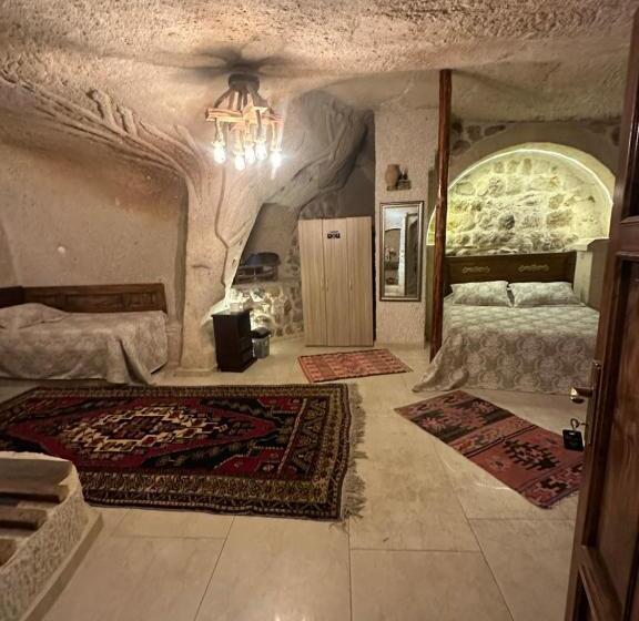 سوییت لوکس, Aurora Cave