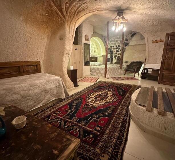 سوییت لوکس, Aurora Cave