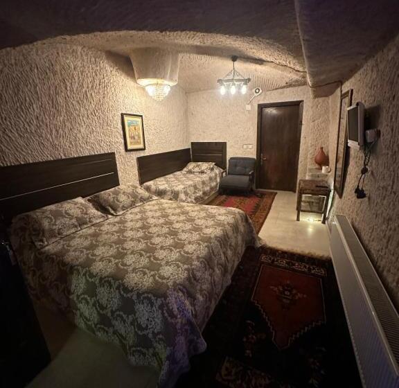 سوییت, Aurora Cave