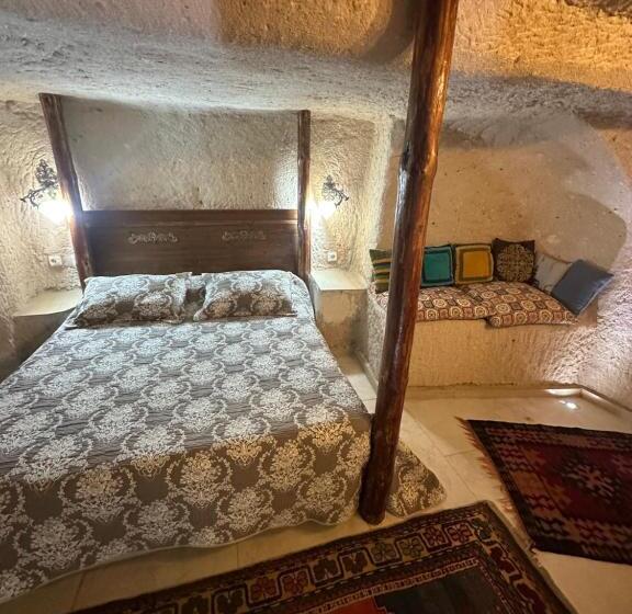 اتاق لوکس, Aurora Cave