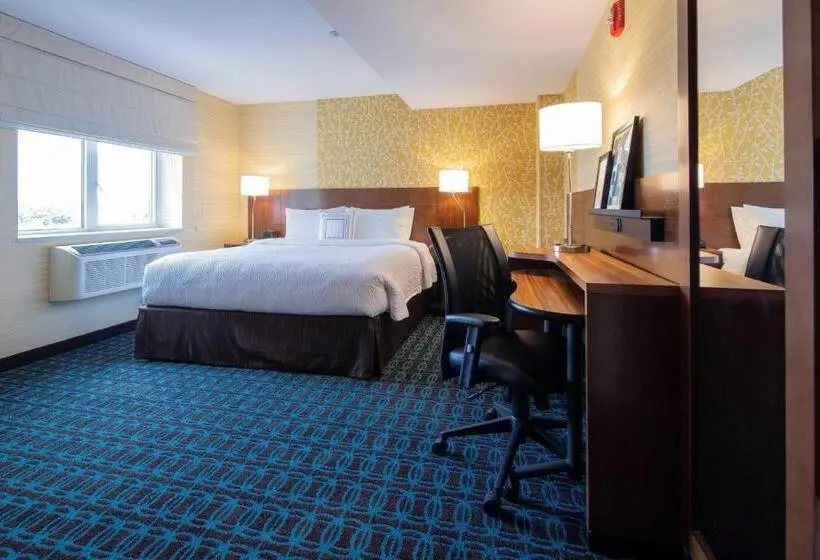 キングサイズベッドのスタンダードルーム, Fairfield Inn & Suites By Marriott New York Queens/fresh Meadows