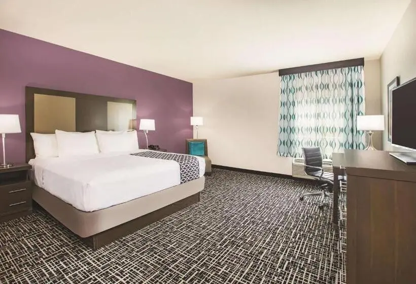 キングサイズベッドのスタンダードルーム, La Quinta By Wyndham Dallas Plano   The Colony