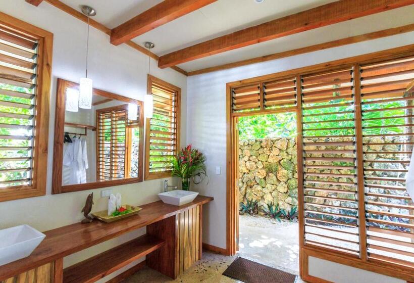 فيلا غرفة نوم واحدة مطلّة علي البحر, Savasi Island Resort