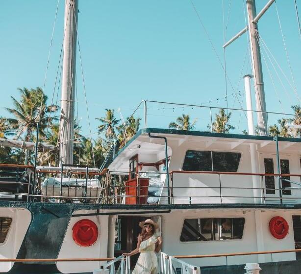 غرفة دور أخير, Savasi Island Resort