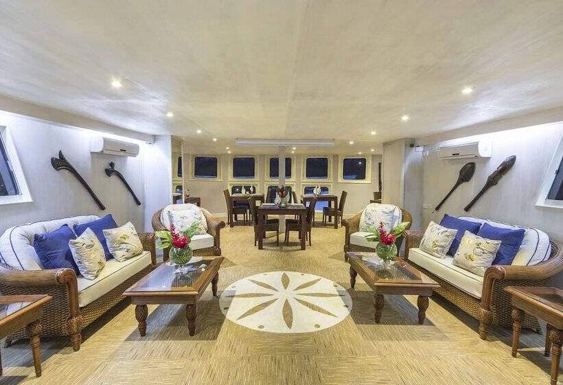 غرفة دور أخير, Savasi Island Resort