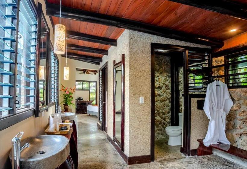 فيلا غرفة نوم واحدة مطلّة علي البحر, Savasi Island Resort