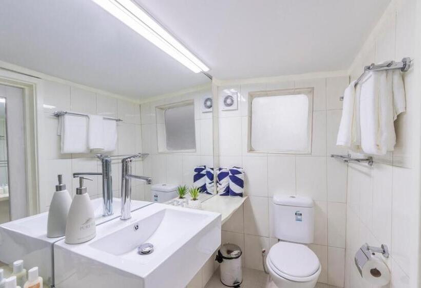 غرفة دور أخير, Savasi Island Resort