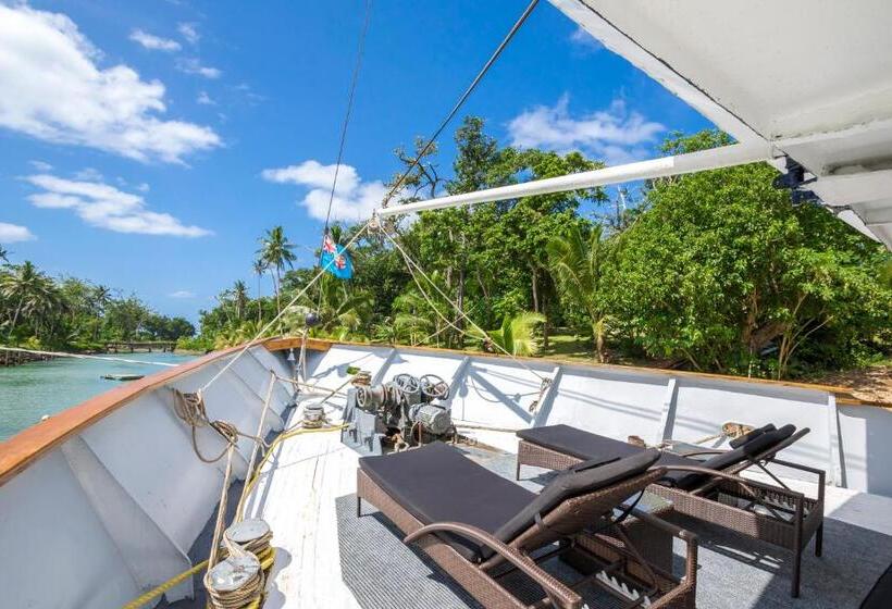 غرفة دور أخير, Savasi Island Resort