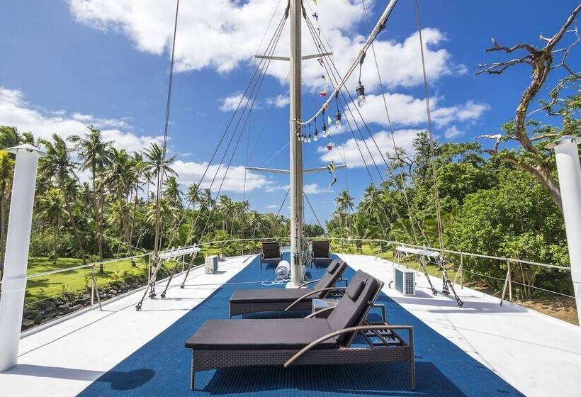 غرفة دور أخير, Savasi Island Resort