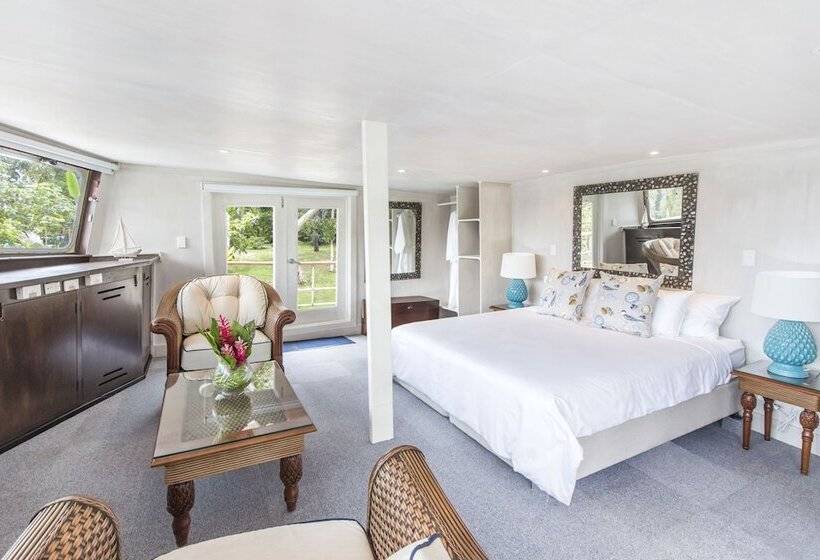 غرفة دور أخير, Savasi Island Resort