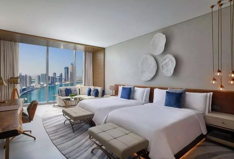 Perhehuone näköaloilla, The St. Regis Downtown, Dubai