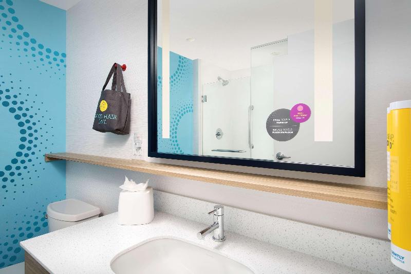 스탠다드 룸 킹사이즈 침대, Tru By Hilton Mcdonough