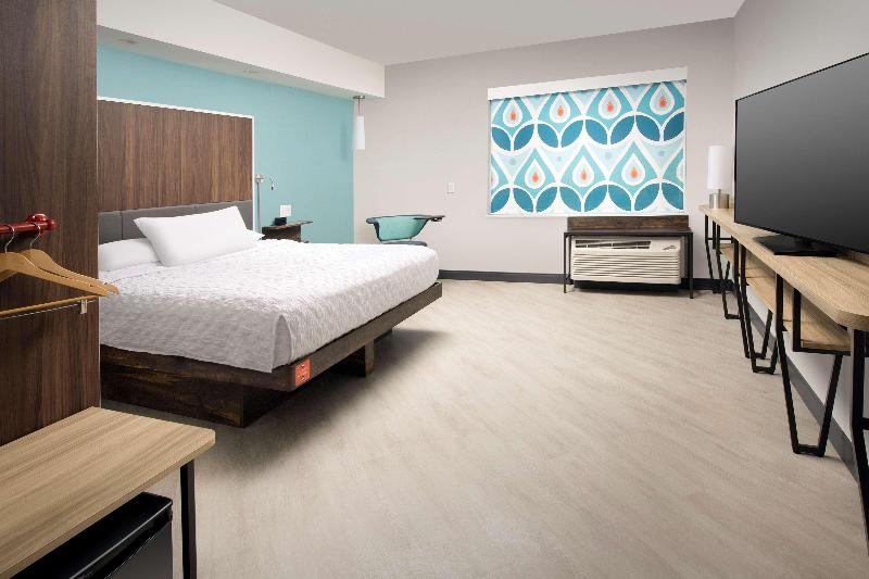 스탠다드 룸 킹사이즈 침대, Tru By Hilton Mcdonough