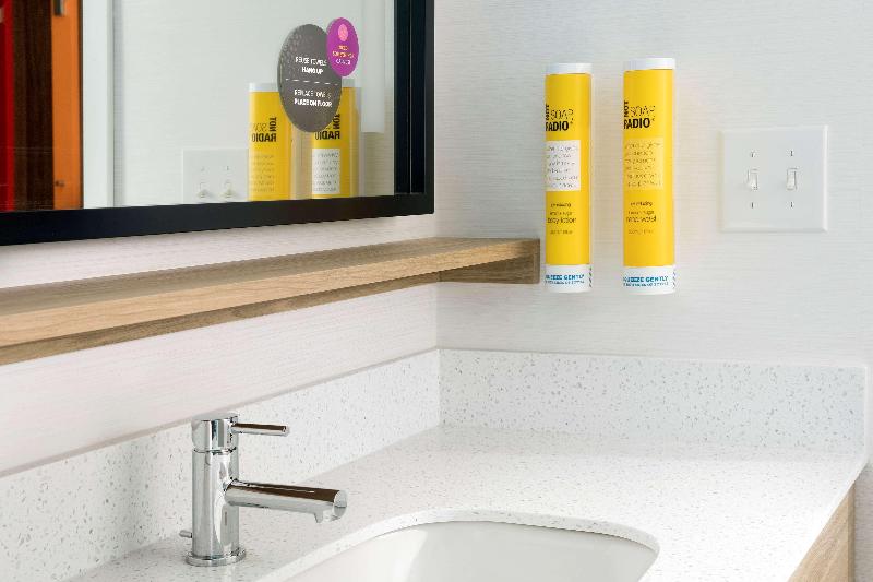 스탠다드 룸 킹사이즈 침대, Tru By Hilton Mcdonough