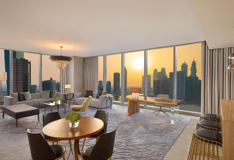 带大床的套房, The St. Regis Downtown, Dubai