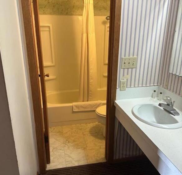 חדר סטנדרט שתי מיטות זוגיות, Love Hotels Western Holiday At Harlan Lake Ne