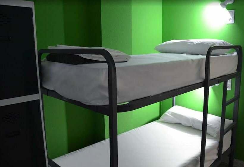 تختخواب در اتاق مشترک, Motion Chueca Hostel