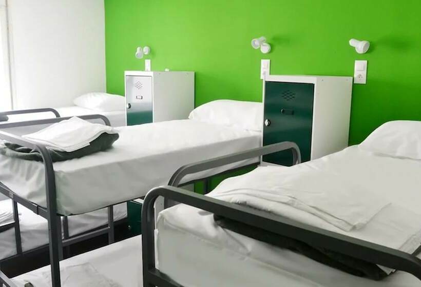 تختخواب در اتاق مشترک, Motion Chueca Hostel