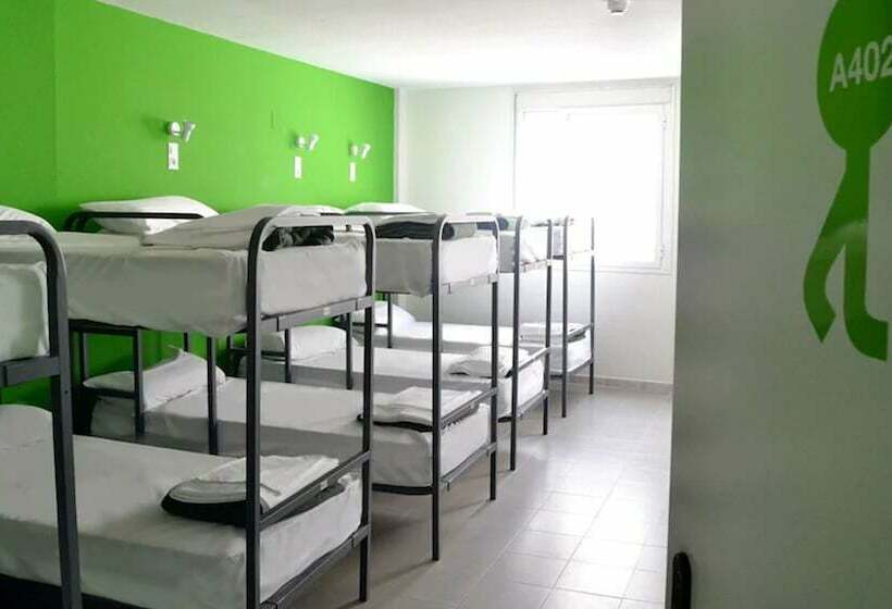 تختخواب در اتاق مشترک, Motion Chueca Hostel