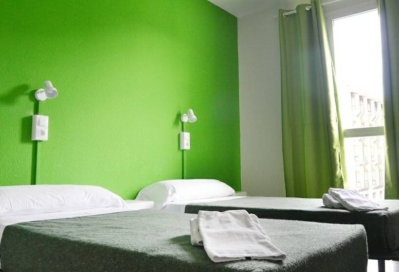 اتاق استاندارد, Motion Chueca Hostel