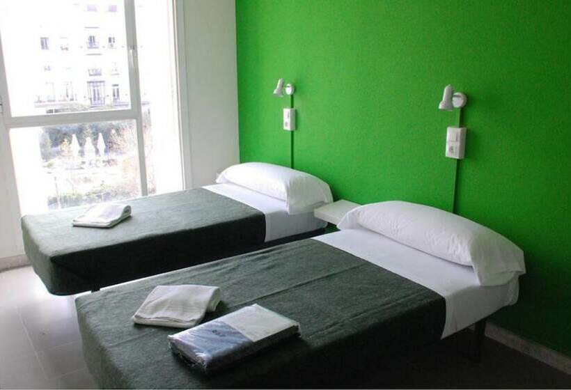 اتاق استاندارد, Motion Chueca Hostel