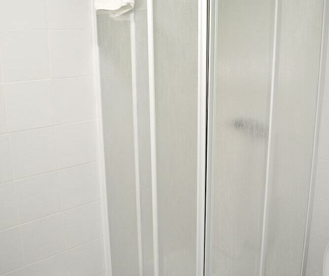 اتاق استاندارد, Motion Chueca Hostel