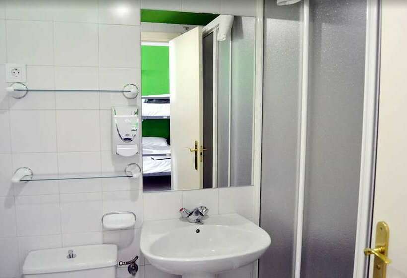 تختخواب در اتاق مشترک, Motion Chueca Hostel
