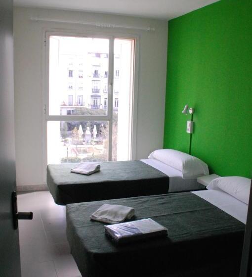 اتاق استاندارد, Motion Chueca Hostel