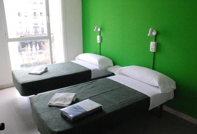 اتاق استاندارد, Motion Chueca Hostel