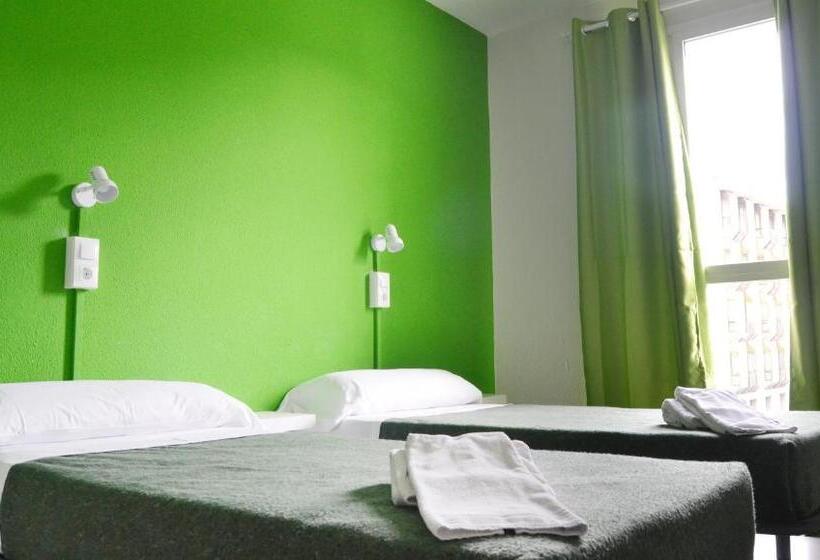 اتاق استاندارد, Motion Chueca Hostel