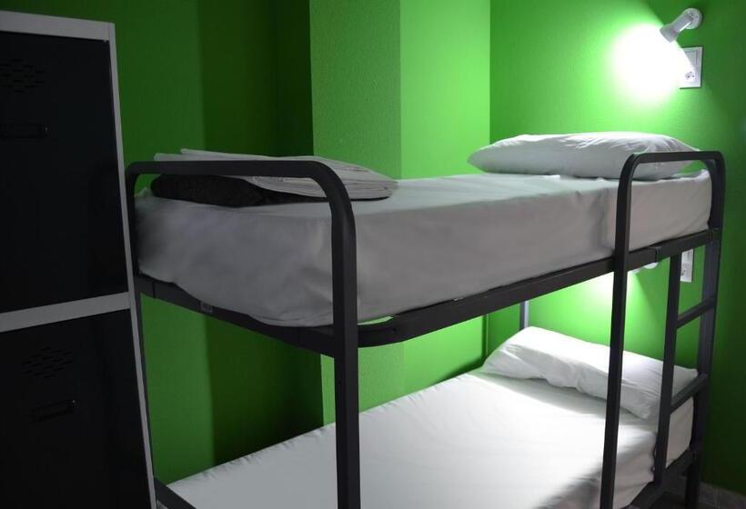 تختخواب در اتاق مشترک, Motion Chueca Hostel
