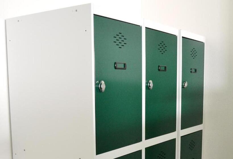 تختخواب در اتاق مشترک, Motion Chueca Hostel