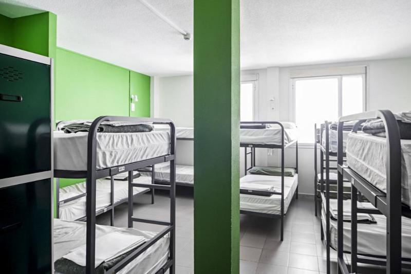 تختخواب در اتاق مشترک, Motion Chueca Hostel