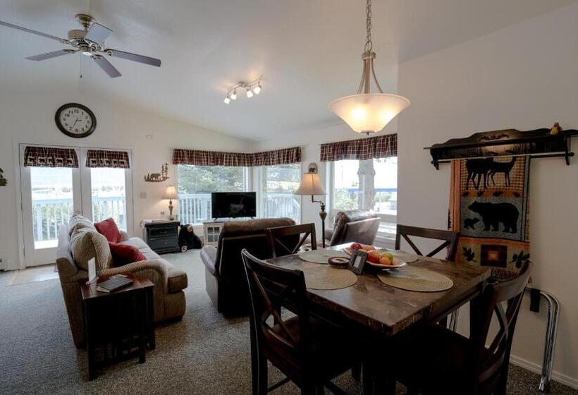 جناح مزوَّد بشرفة, Bears Den Alaska Lodging