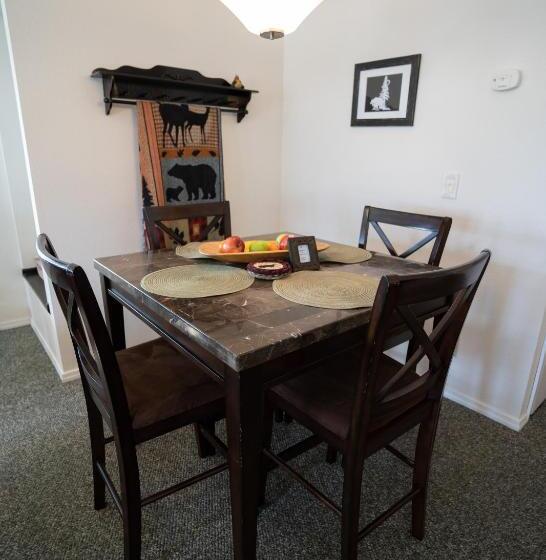 جناح مزوَّد بشرفة, Bears Den Alaska Lodging