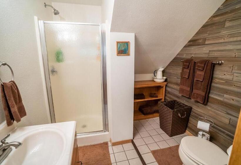 Люкс, Bears Den Alaska Lodging