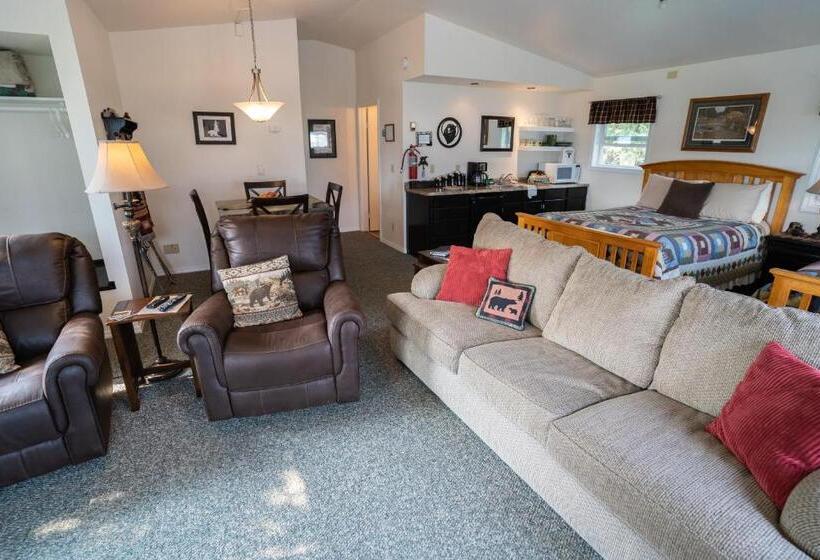 Люкс с Балконом, Bears Den Alaska Lodging