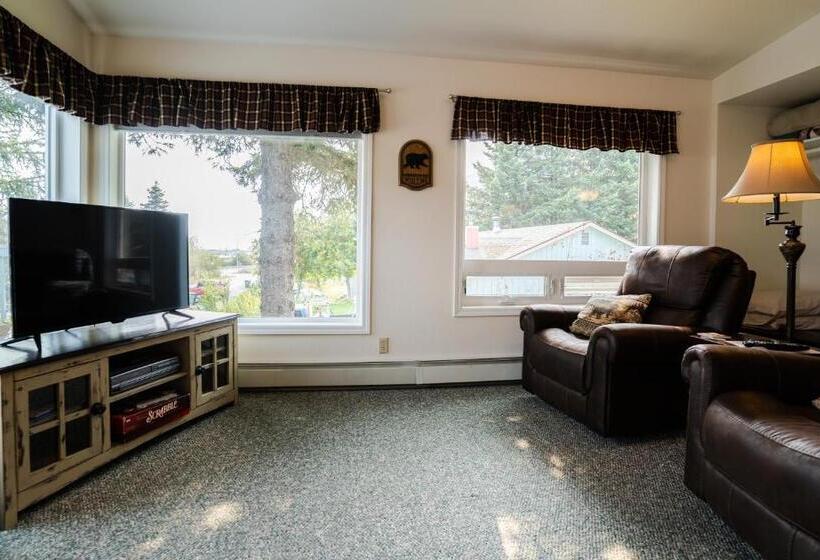 Люкс с Балконом, Bears Den Alaska Lodging
