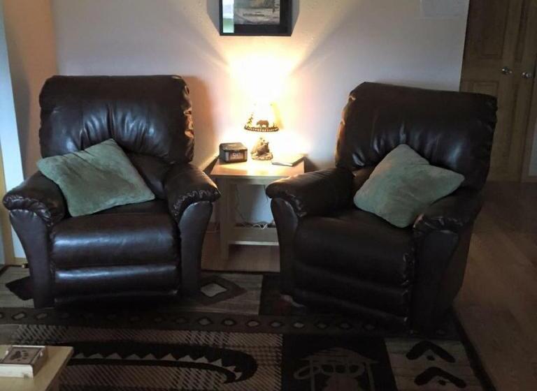 جناح, Bears Den Alaska Lodging