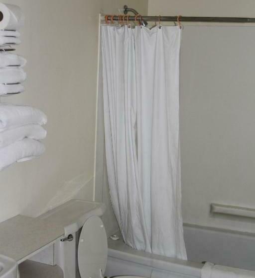 غرفة عائلية, Dayton Motel