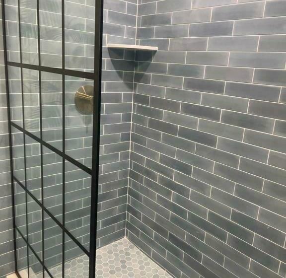 فيلا غرفة نوم واحدة, Driftwood Motel