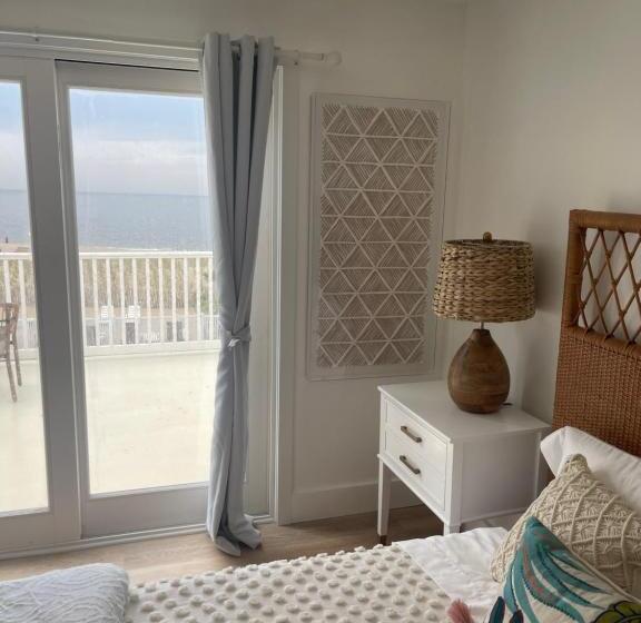 فيلا غرفة نوم واحدة, Driftwood Motel